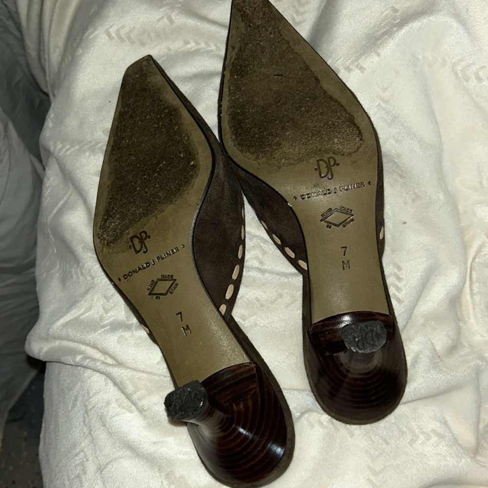 Donald J Pliner “ Latte” slip on heels. Absolutely stunning. Size 7 - Picture 5 of 9